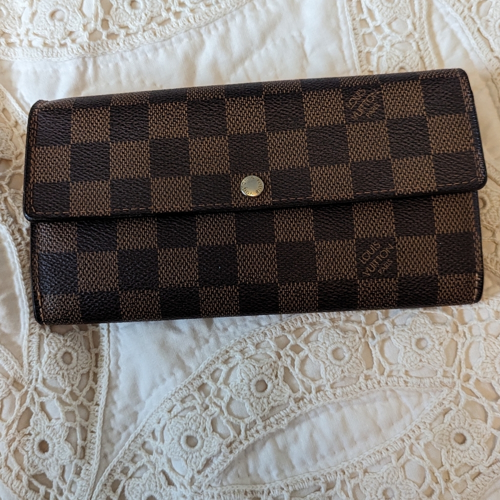 Authentic Louis Vuitton Damier Ebene Sarah Wallet